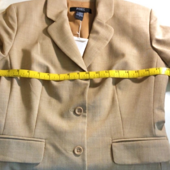 BODY by Victoria complete suit skirt and blazer - Picture 6 of 11